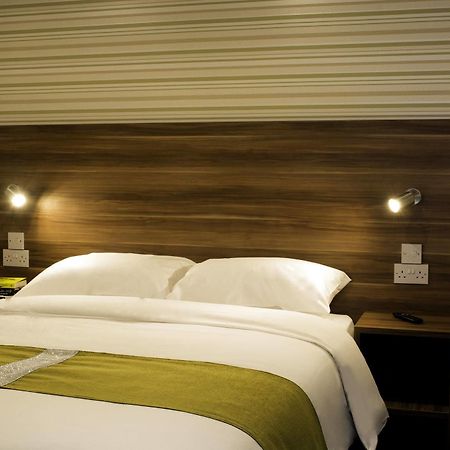 Helix Hotel Грейнджмут Экстерьер фото